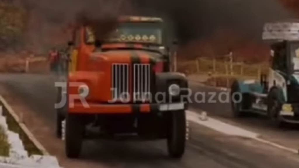 “Tira o homem, gente!”: piloto sofre acidente durante evento de “arrancada” de caminhões em SC