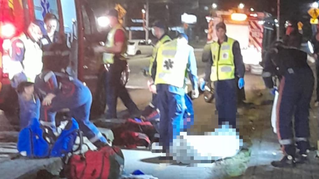Carretinha reboque solta de veículo e mata motociclista