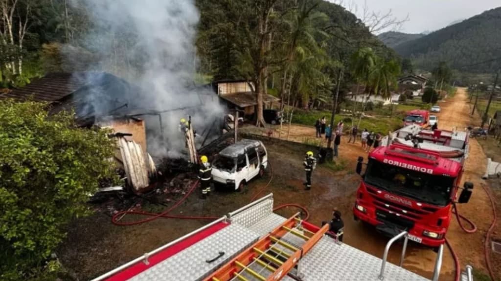 Cadeirante morre carbonizado durante incêndio em residência