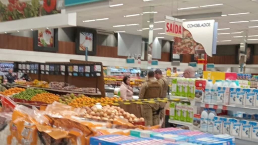 Cliente passa mal e morre dentro de supermercado em Camboriú