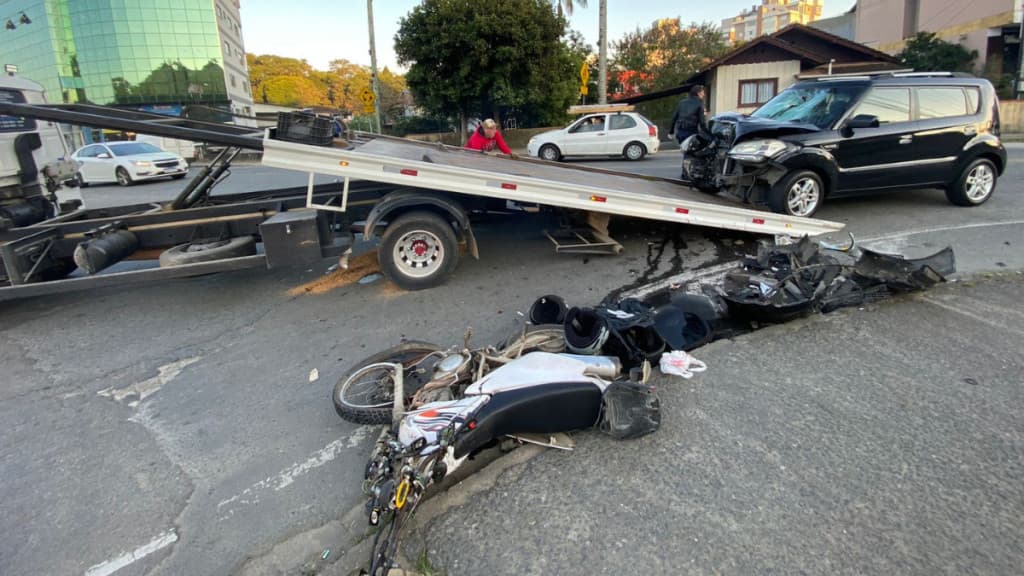 Acidente de trânsito em Blumenau mata motociclista