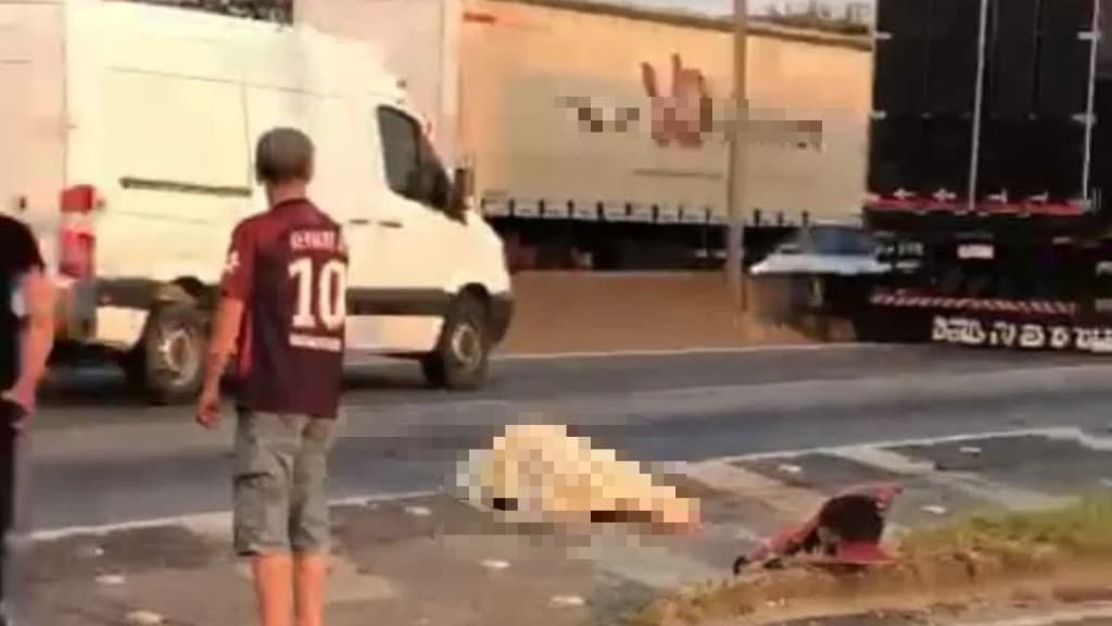 Homem morre atropelado por carreta na BR-101