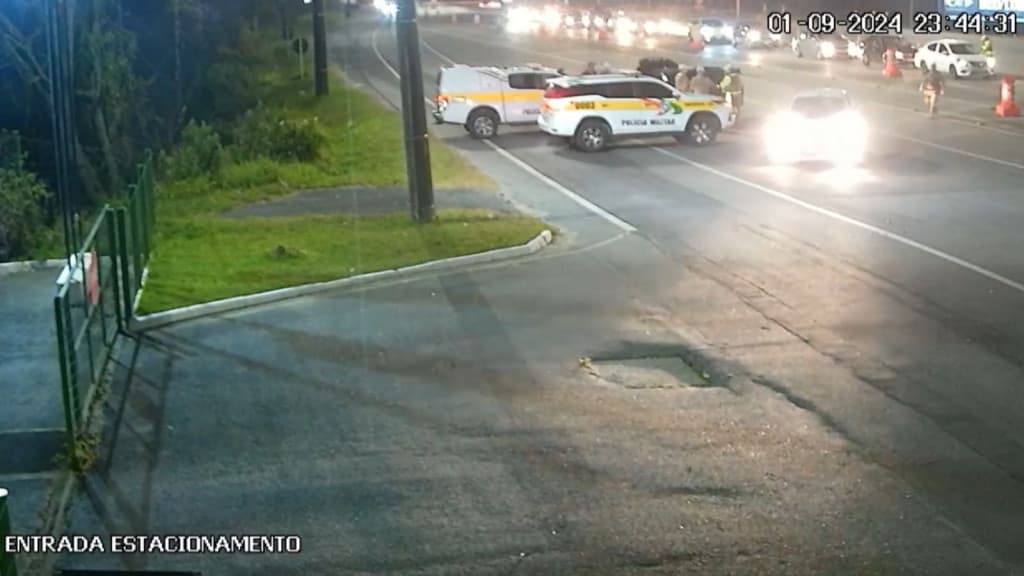 Traficante fura bloqueio policial e acaba preso em Florianópolis