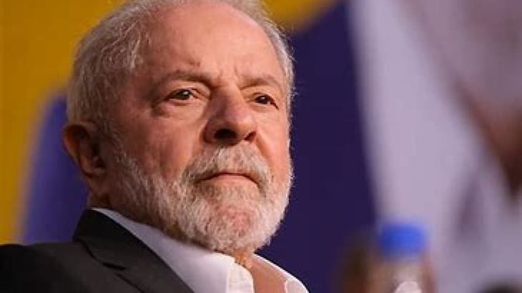 “Escorregou no banheiro”: Lula sofre acidente doméstico e cancela viagem à Rússia