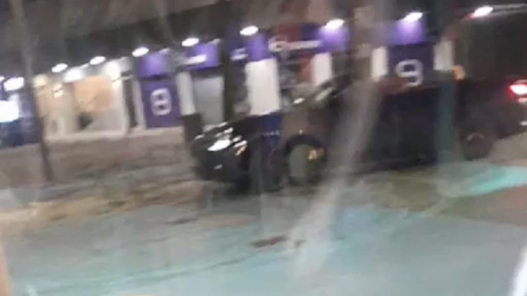 Carro é flagrado fazendo “drift” em praça de Balneário Camboriú