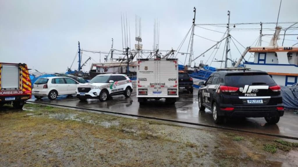 Corpos de irmãos são encontrados boiando entre embarcações em Itajaí