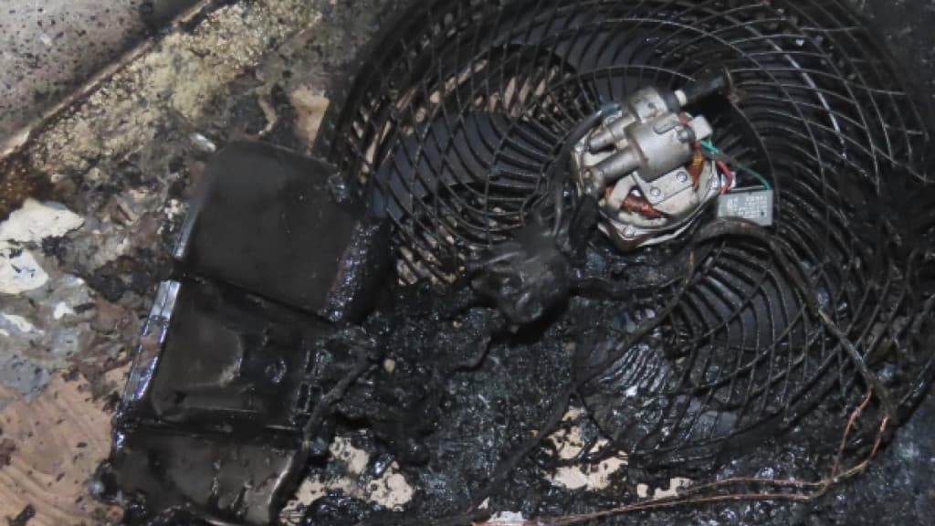 Ventilador usado para refrescar cachorro pega fogo em residência