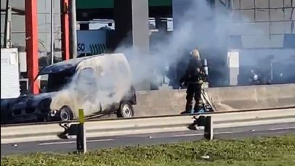 Incêndio em veículo bloqueia BR-101 em Itajaí e provoca fila de 19 km