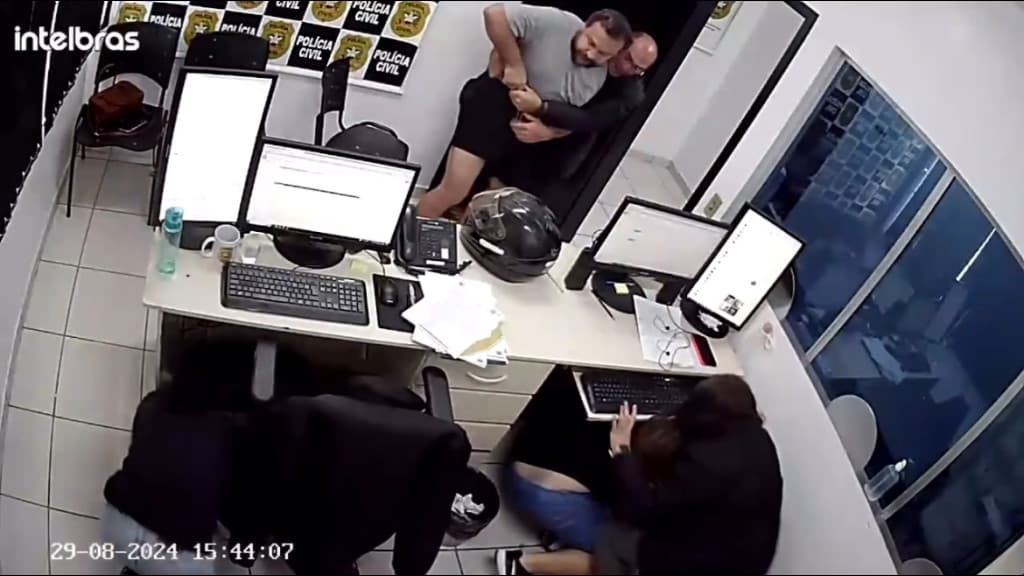 Irmão herói impede tragédia em delegacia de Santa Catarina