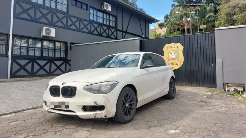 Motorista de BMW se entrega à polícia após atropelamento em Blumenau