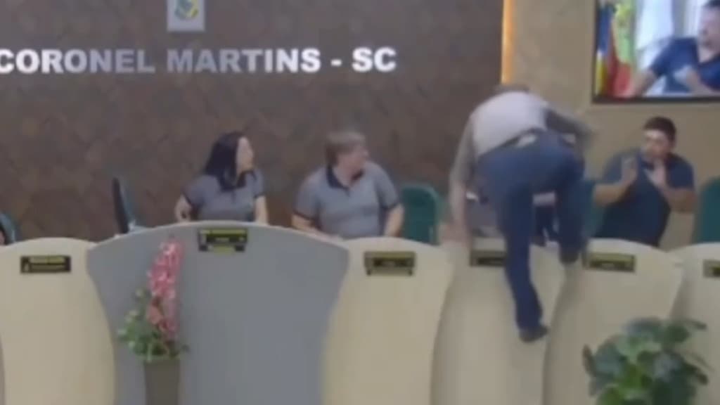 “Cala a boca, baba ovo”: sessão em Câmara de Vereadores quase vira “ringue” em Santa Catarina