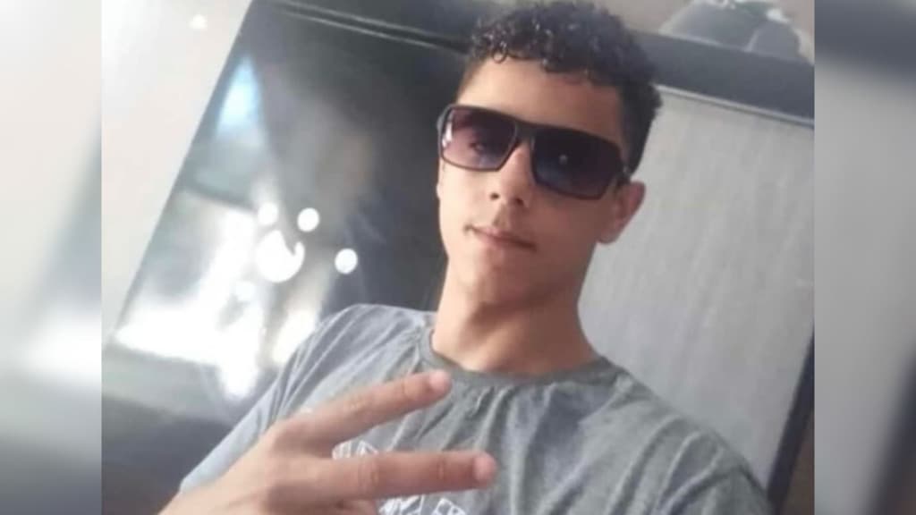 Jovem de 17 anos morre no hospital após acidente de moto