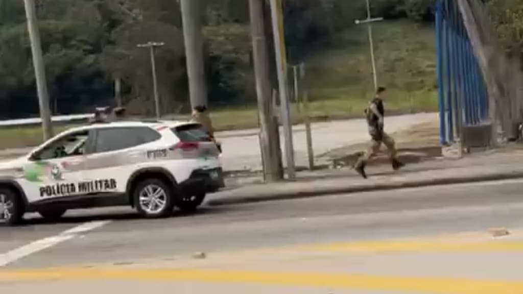 Furto de carro desencadeia fuga cinematográfica e termina em prisão em Florianópolis