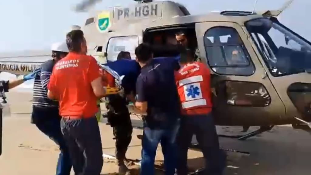 Trabalhador cai de telhado e mobiliza helicóptero da PM em Penha