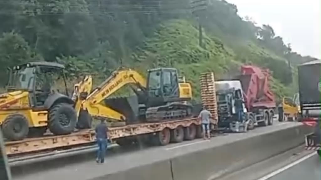 Colisão na BR-101 em Balneário Piçarras provoca 10 km de fila