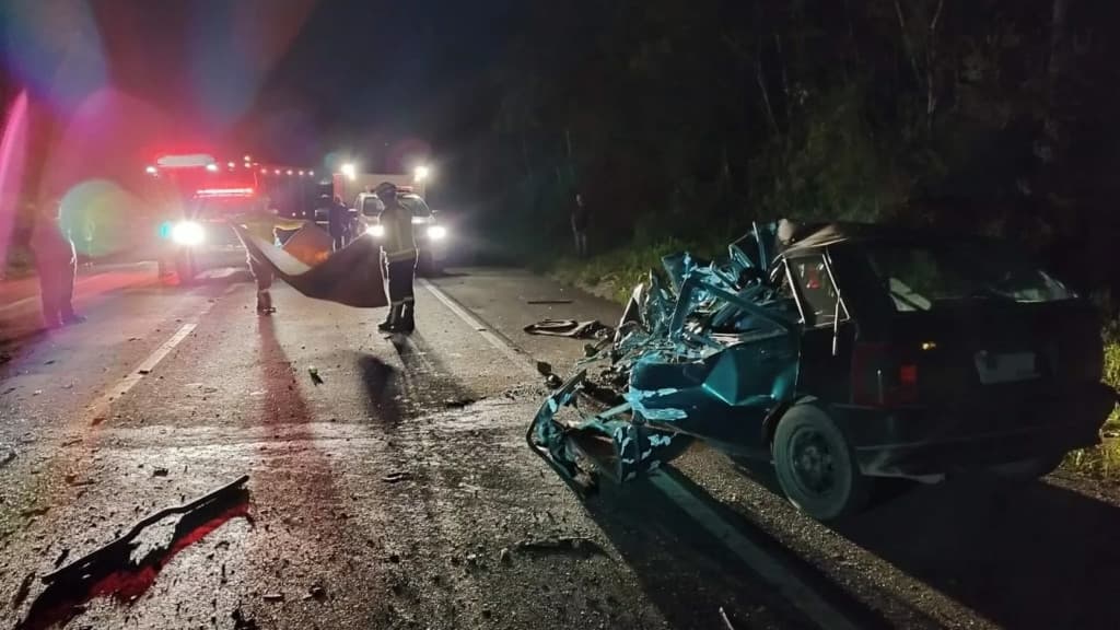 Tragédia na SC-418: Jovem de 24 anos morre preso às ferragens em colisão violenta