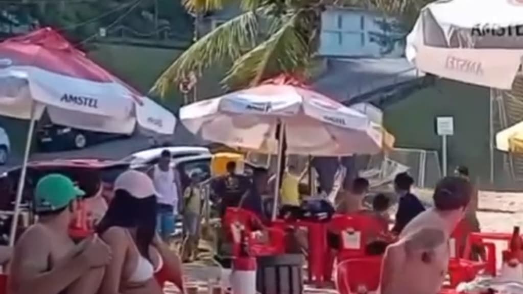 “Taradão” anda pelado por praia de Itajaí para assediar mulheres e acaba apanhando