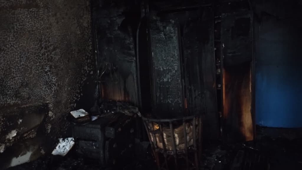 Idosa de 79 anos morre carbonizada após incêndio em apartamento de Florianópolis