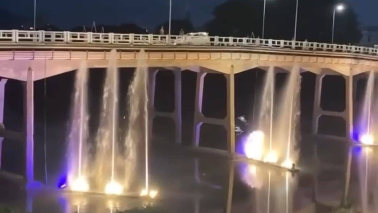 “Continuem alimentando esses vagabundos”: Show das Águas Dançantes é alvo de furto por moradores de rua