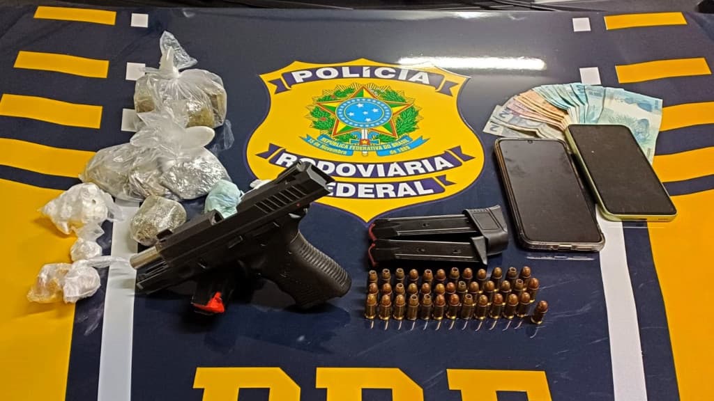 “Casal do tráfico” é capturado com arma roubada e drogas na BR-101