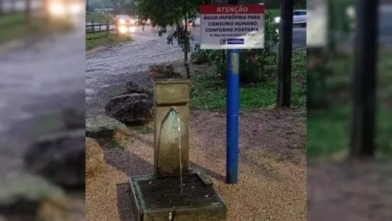 Bactéria em bica interrompe consumo de água para moradores em cidade catarinense