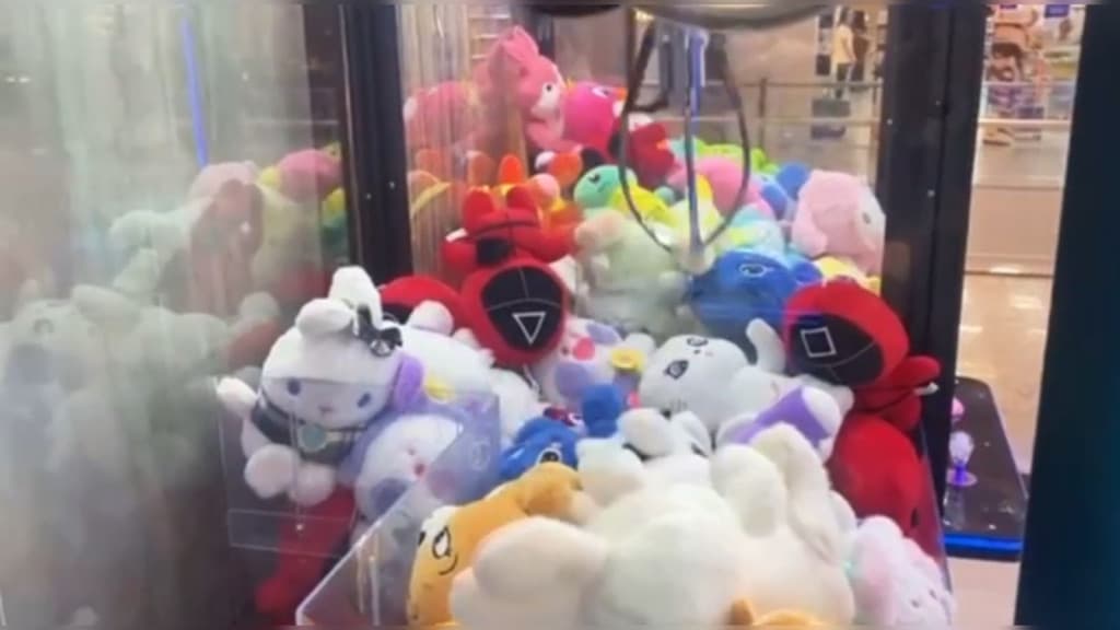 Polícia descobre que máquinas “viciadas” de pelúcias enganam clientes em SC