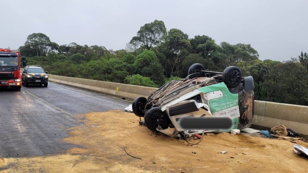 Colisão na BR-282 deixa dois mortos presos nas ferragens