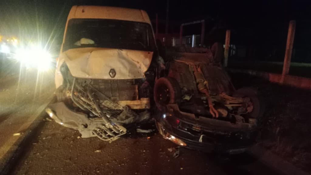 Tragédia na SC-477: mulher morre após carro capotar em colisão