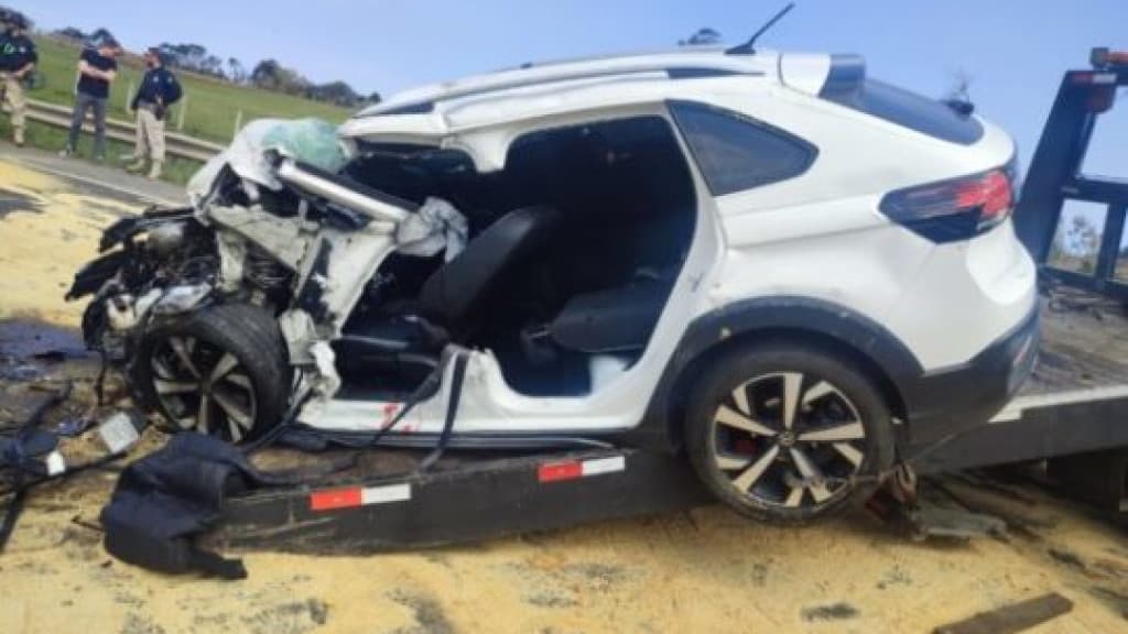 Colisão frontal na BR-282 mata mulher e deixa cinco feridos em estado grave