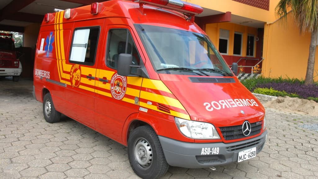 Adolescente quase morre após explosão de lareira em Florianópolis