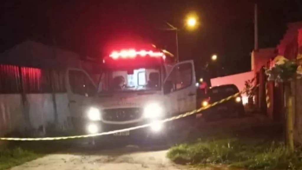 Morador de rua é encontrado morto em quintal de residência