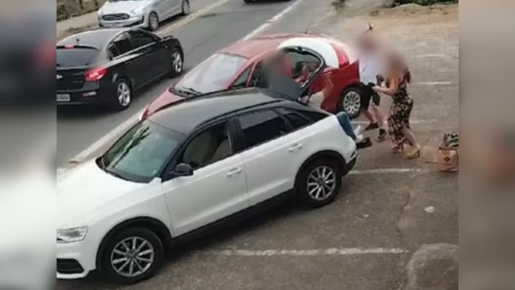 Pai vai devolver filhos na casa da ex-companheira e termina em pancadaria