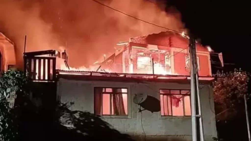 Mulher morre após filha atear fogo dentro residência em SC