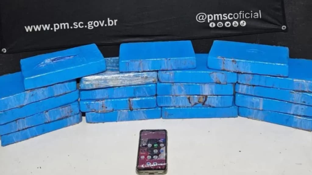 Polícia apreende 19 quilos de cocaína em residência após mãe “dedurar” filho