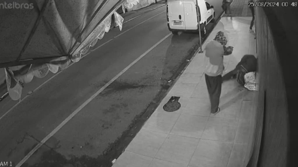 Vídeo mostra momento que jovem é morto com tiros à queima-roupa em Balneário Camboriú