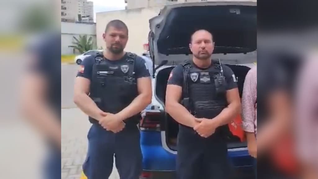 “Mais de 60 passagens”: Foragido da justiça é preso durante ocorrência de perturbação de sossego em Itapema
