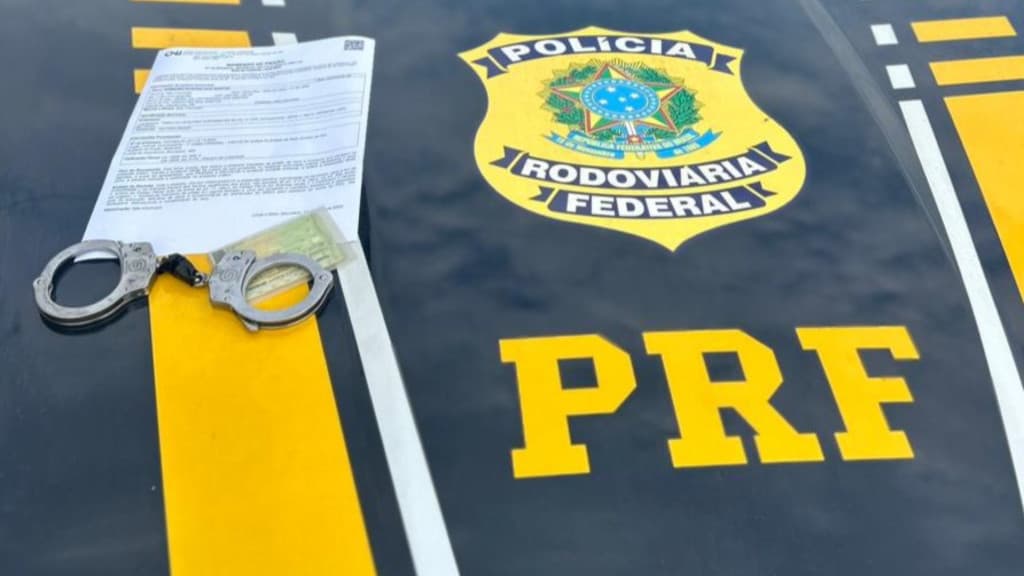 Casal tenta forjar acidente na BR-101 em Itapema, mas acaba preso