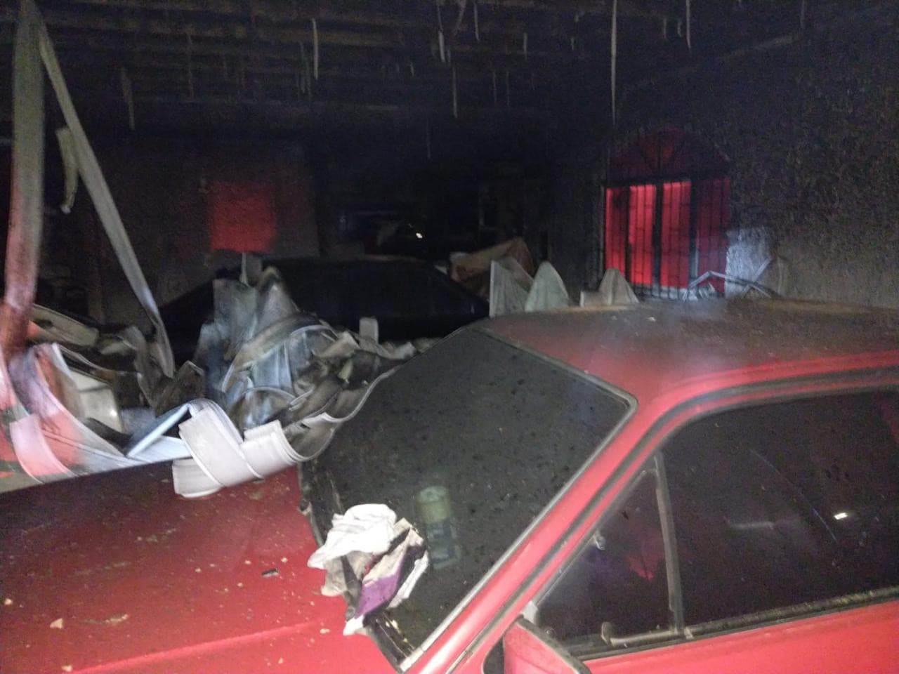Tragédia evitada: Bombeiros salvam veículos e cão de incêndio em Criciúma