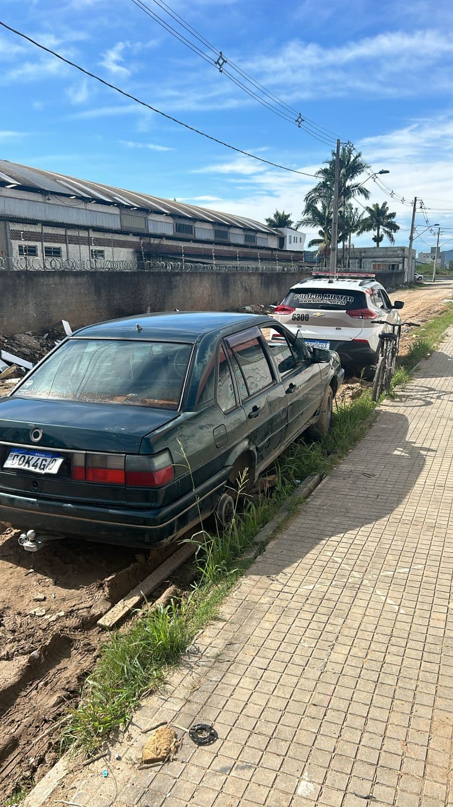 “Não podemos baixar a cabeça”, diz trabalhador após ter carro destruído por bandidos em Itajaí