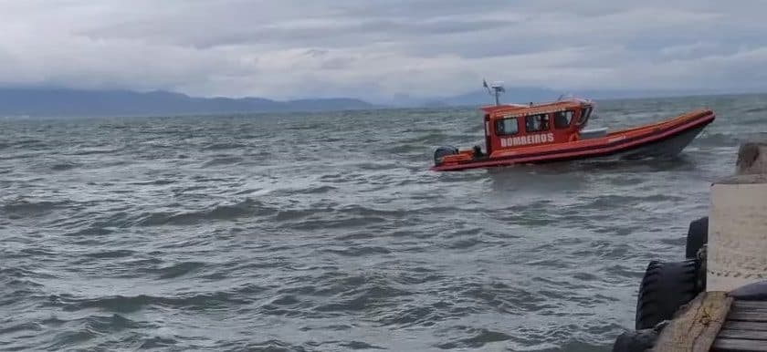 Corpo de Bombeiros retoma buscas por adolescente desaparecido na praia de Canasvieiras, em Florianópolis
