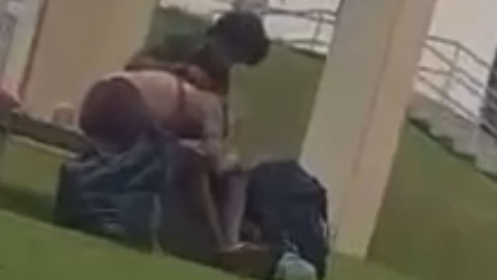 Casal é flagrado em ato sexual em frente de igreja em SC e causa revolta