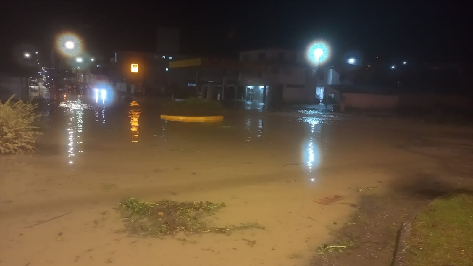 Transtornos e desespero: chuva intensa deixa 200 desabrigados em SC