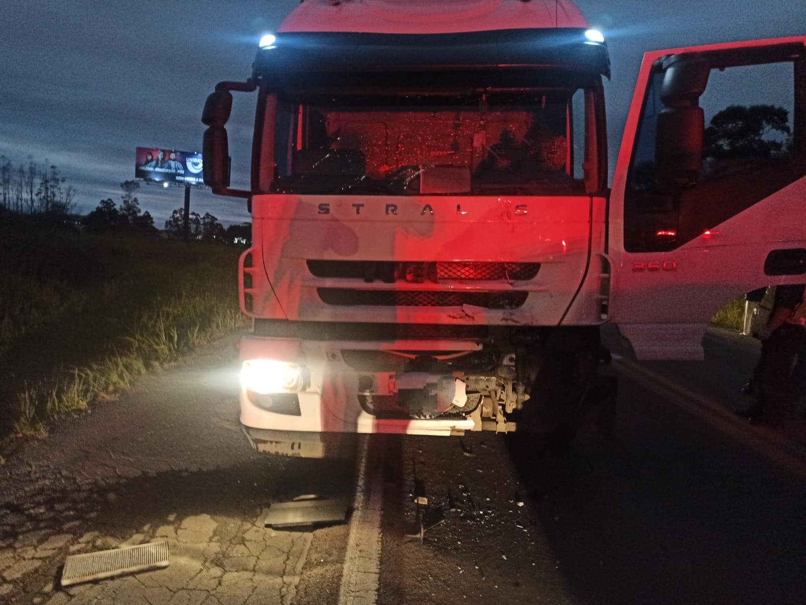 Motociclista morre após colisão frontal com carreta na BR-470, em Rio do Sul