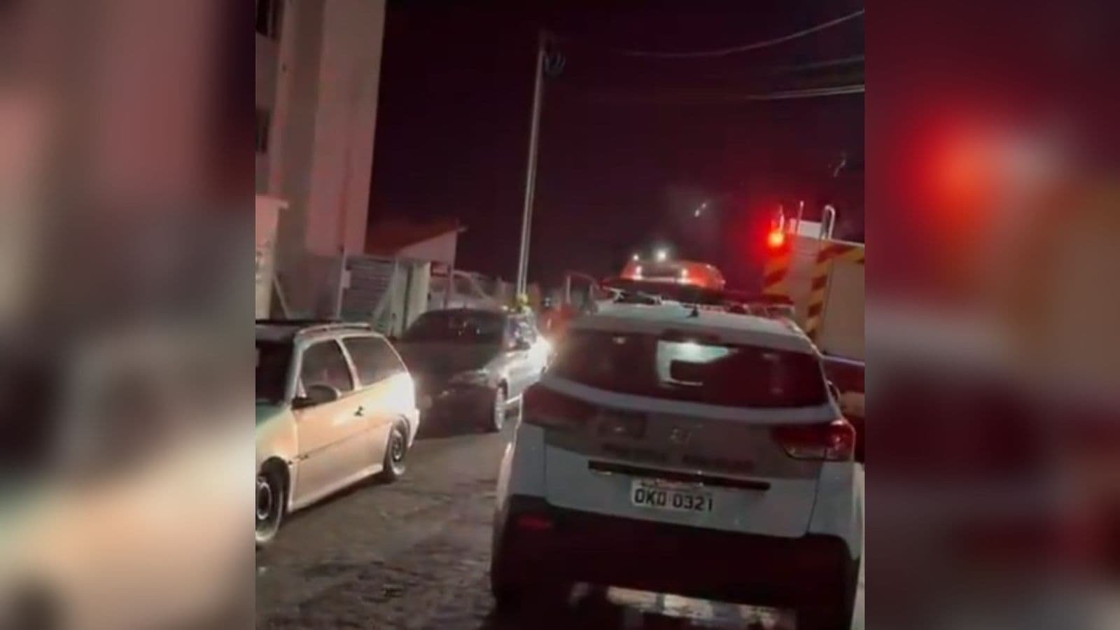 Mulher morre e criança é baleada dentro de apartamento