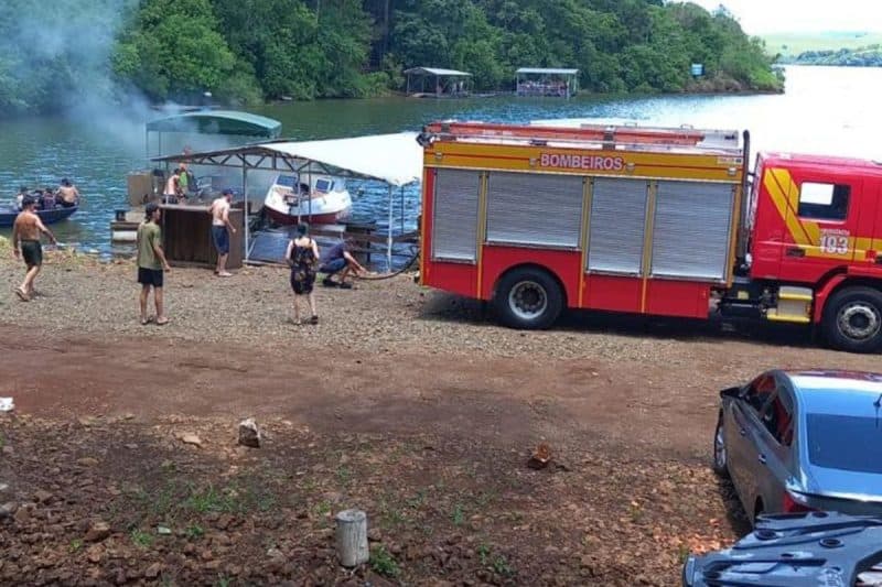 Motor de lancha explode deixa feridos e mobiliza bombeiros em Santa Catarina
