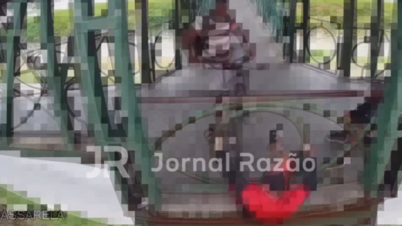 “Ficou em estado grave”: Ciclista atinge homem no peito e provoca queda de passarela em Brusque