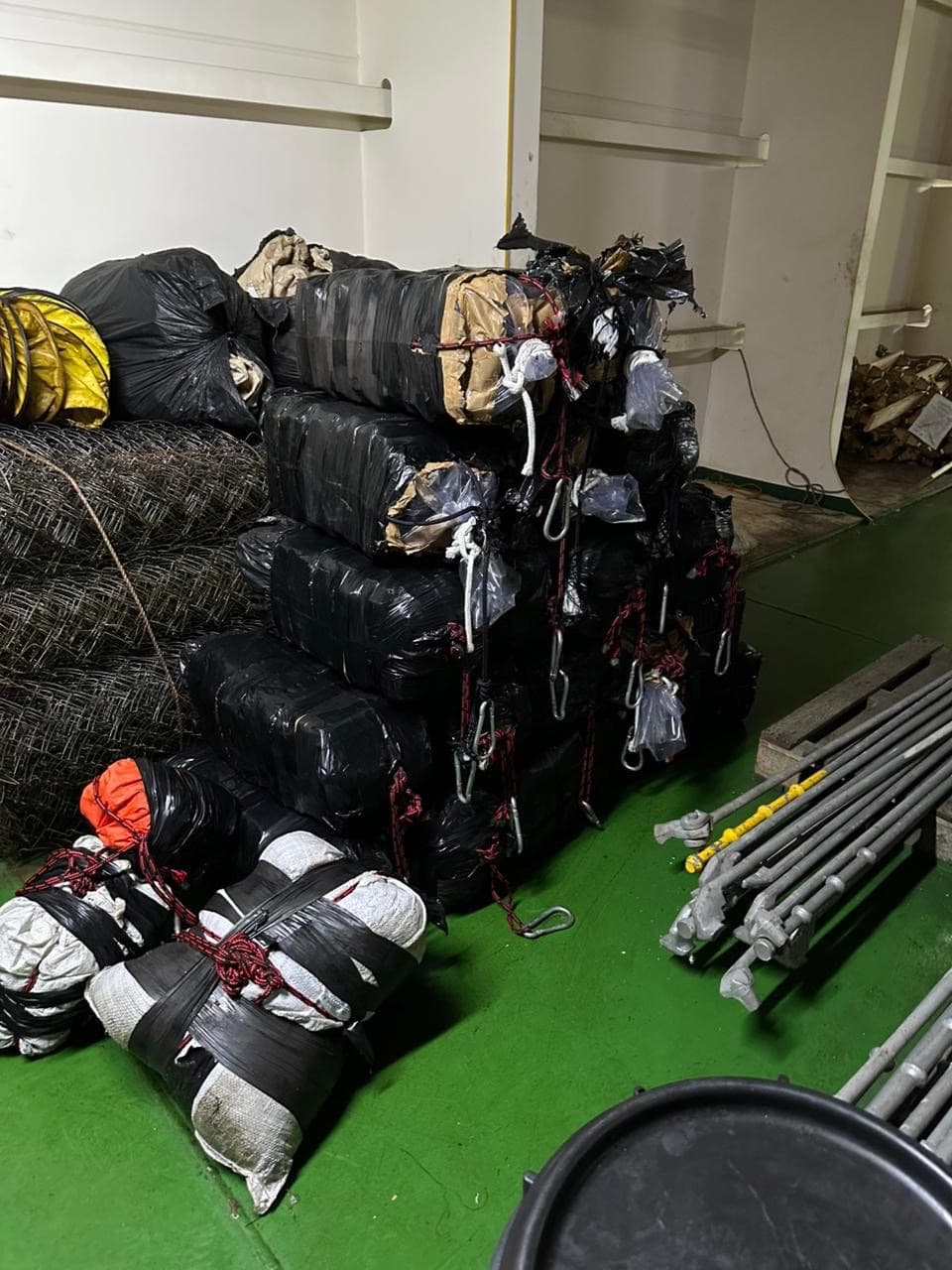 Operação da PF apreende uma tonelada de cocaína em porto catarinense
