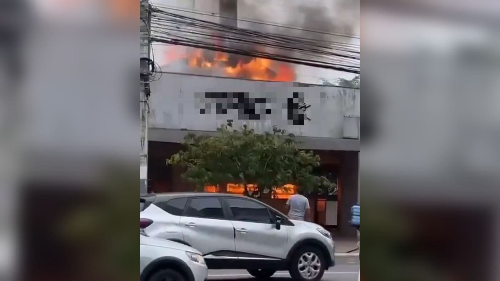 Churrascaria pega fogo e mobiliza bombeiros em Balneário Camboriú