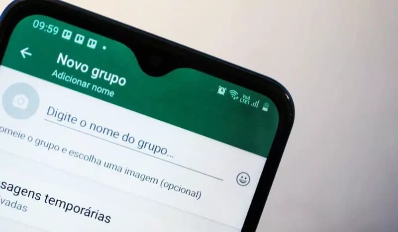 Homem é preso por expor fotos íntimas da ex em grupo de WhatsApp