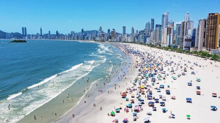 Rede hoteleira em Balneário Camboriú registra ocupação de quase 100%